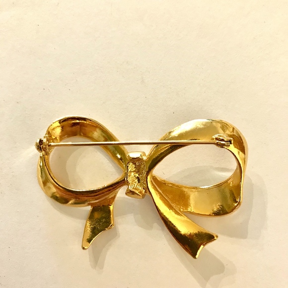 Golden Bow Brooch - Picture 2 of 3
